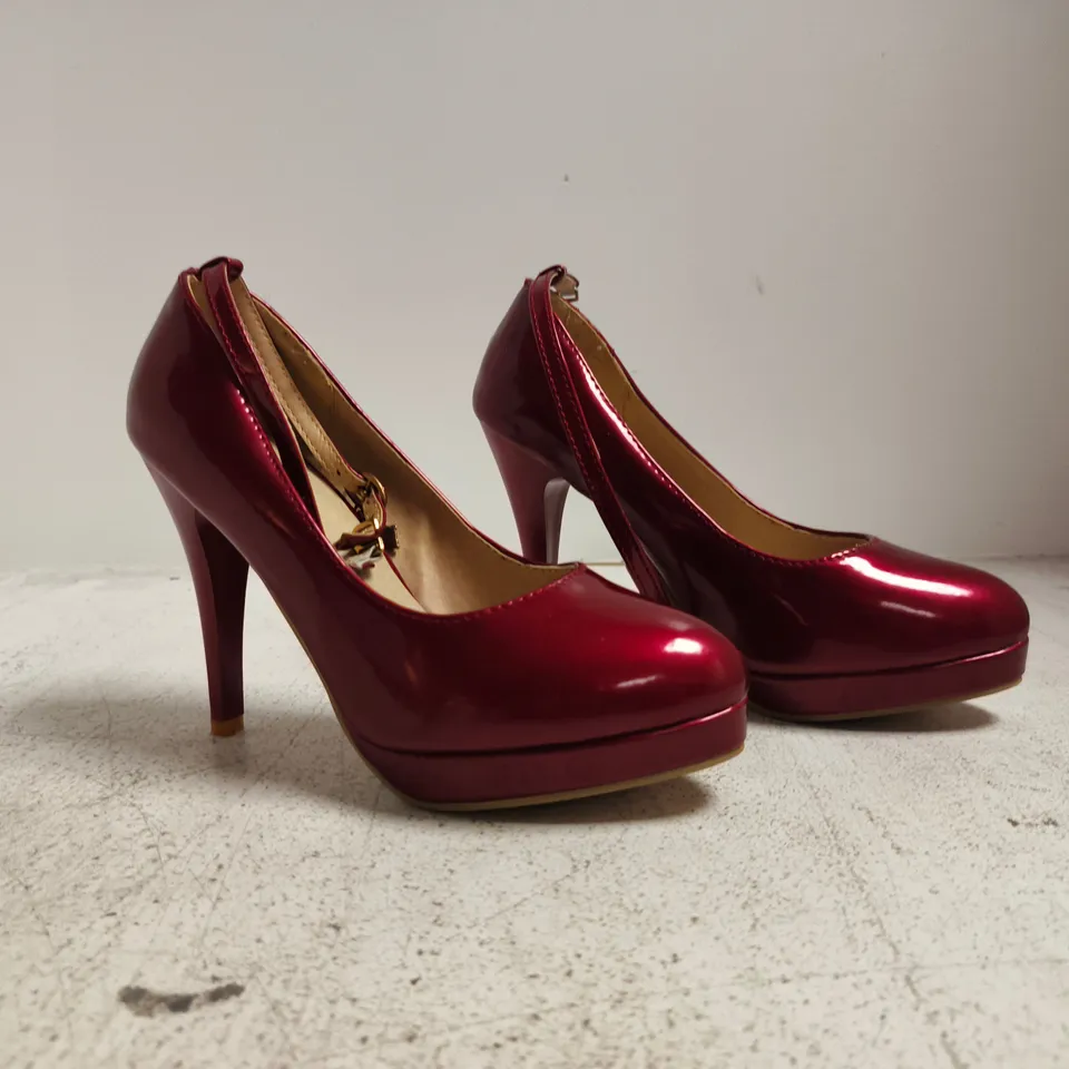 BOXED PAIR OF UNBRANDED CLOSED TOE HIGH STILETTO HEEL SHOES IN RED SIZE EU 37