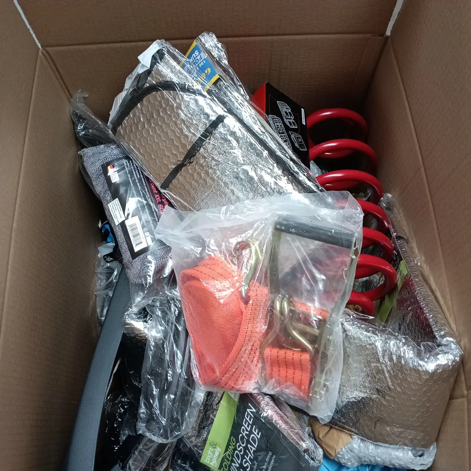 BOX OF APPROXIMATELY 15 ASSORTED AUTO RELATED ITEMS TO INCLUDE GOODYEAR SUN REFLECTOR, GLART CAR DRYING CLOTH ETC