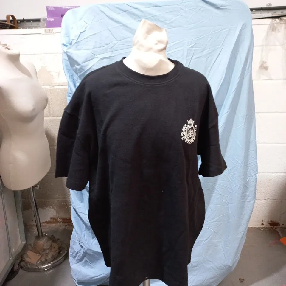 PULL&BEAR BLACK BOXY FIT T‑SHIRT – UK S (EU 36 / US S) CREST BACK PRINT