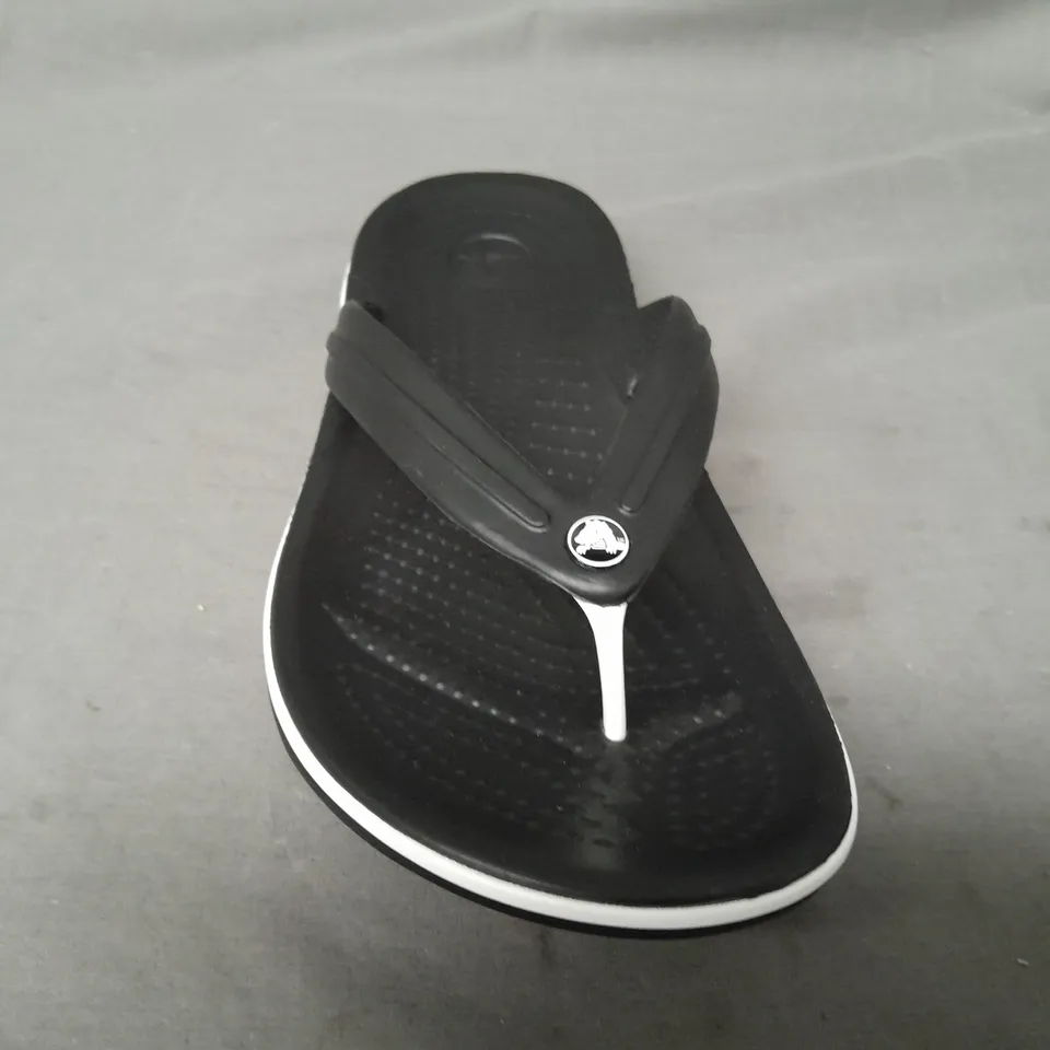 PAIR OF CROCS CROCBAND FLIP-FLOPS IN BLACK UK SIZE M5/W6
