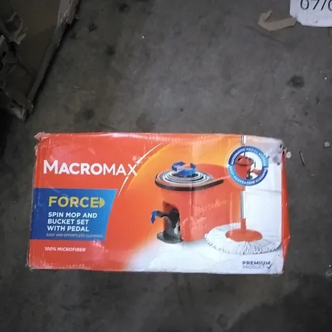 BOXED MACROMAX FORCED SPIN MOP INCLUDES BUCKET AND SET PEDAL 