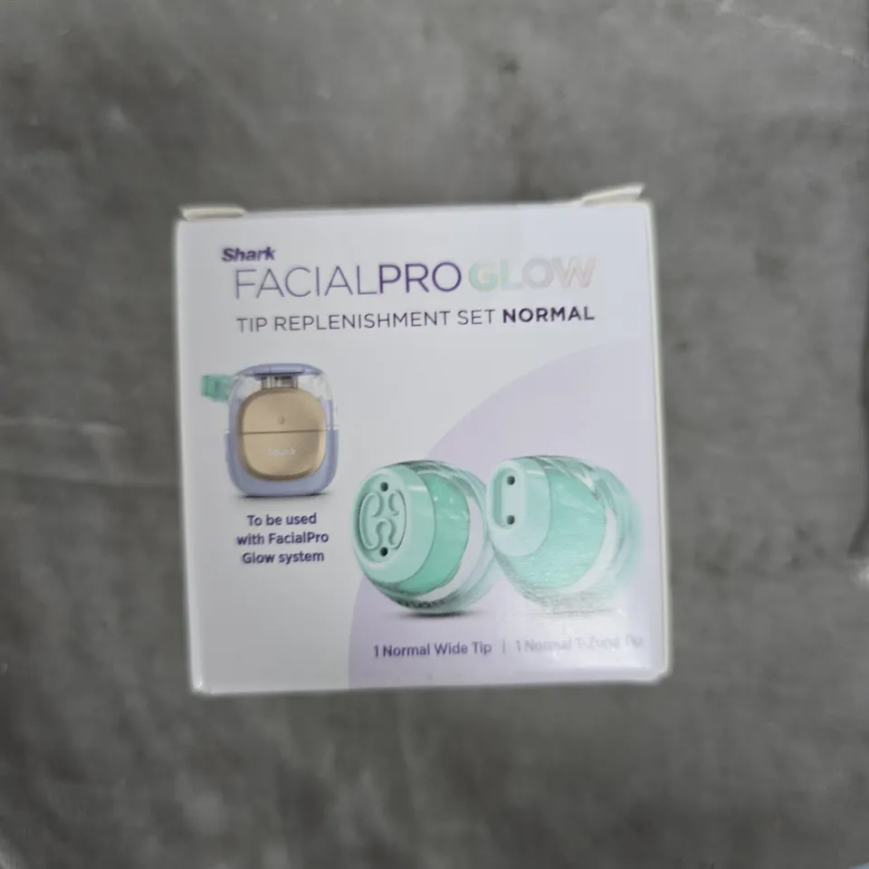 BOX OF APPROXIMATELY 15 ASSORTED ITEMS TO INCLUDE: JEAN JACKET AND SHARK FACIAL PRO REPLACEMENT TIPS