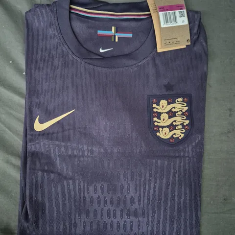 NIKE ENGLAND FOOTBALL TOP IN PURPLE SIZE 4XL