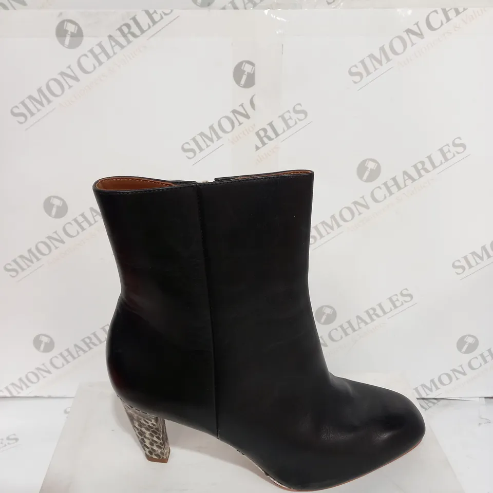 BOXED REISS SOPHIA BLACK HEEL BOOTS - SIZE 7