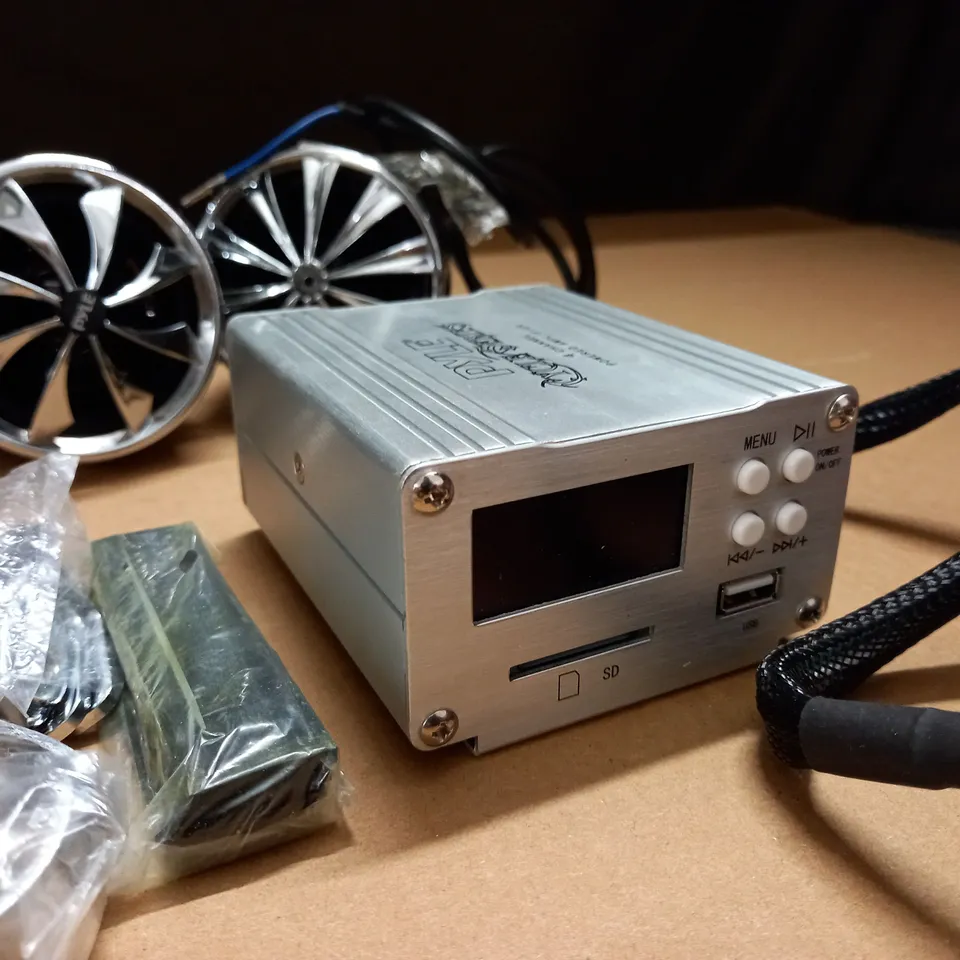 PYLE CYCLE SERIES PLMCA98 600 WATTS VEHICLE MOUNT AMPLIFIER AND SPEAKERS SET