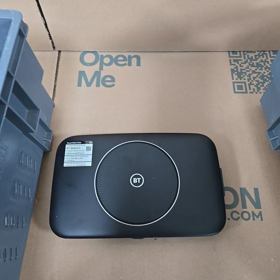 TOTE OF APPROXIMATELY 12 ASSORTED ITEMS TO INCLUDE: BT ROUTER