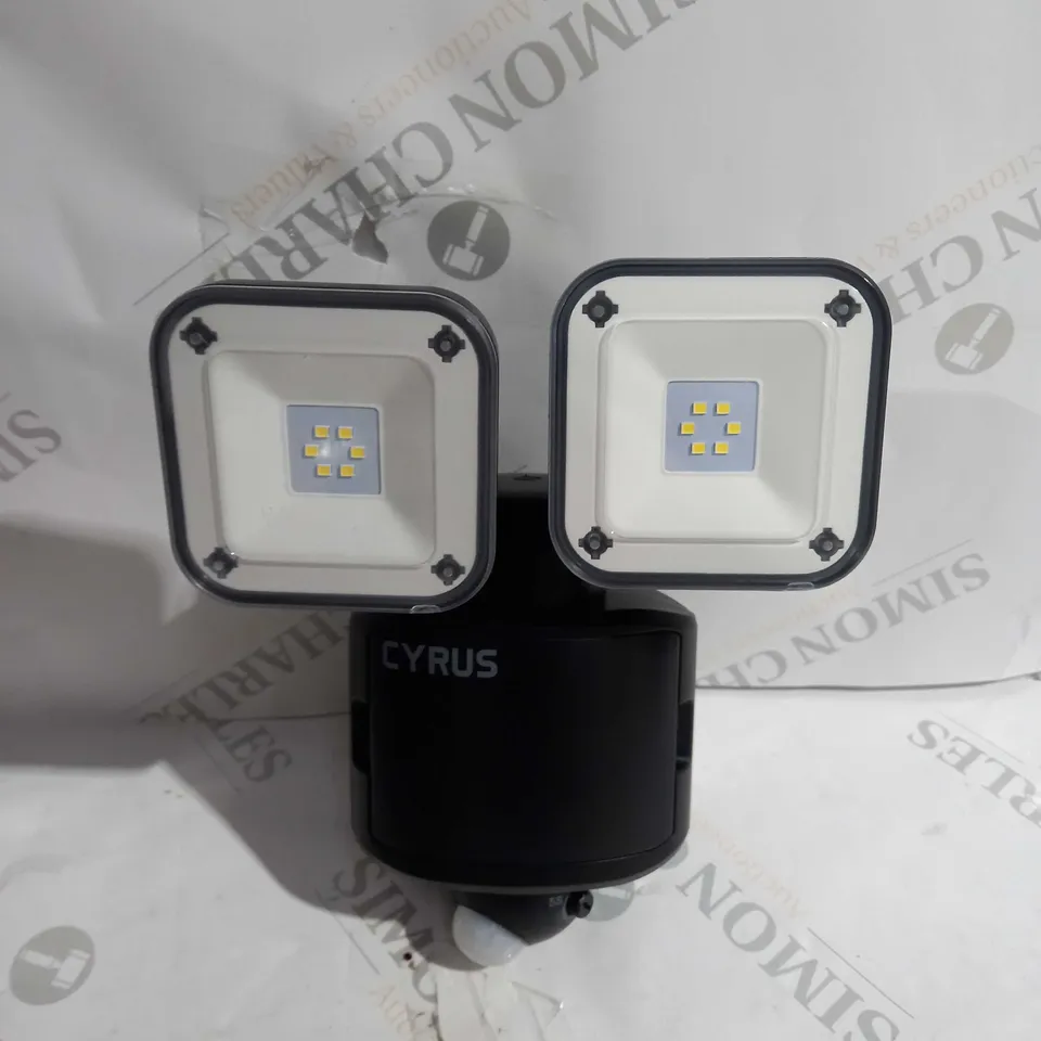 AURAGLOW CYRUS 600 LUMENS HYBRID SECURITY LIGHT