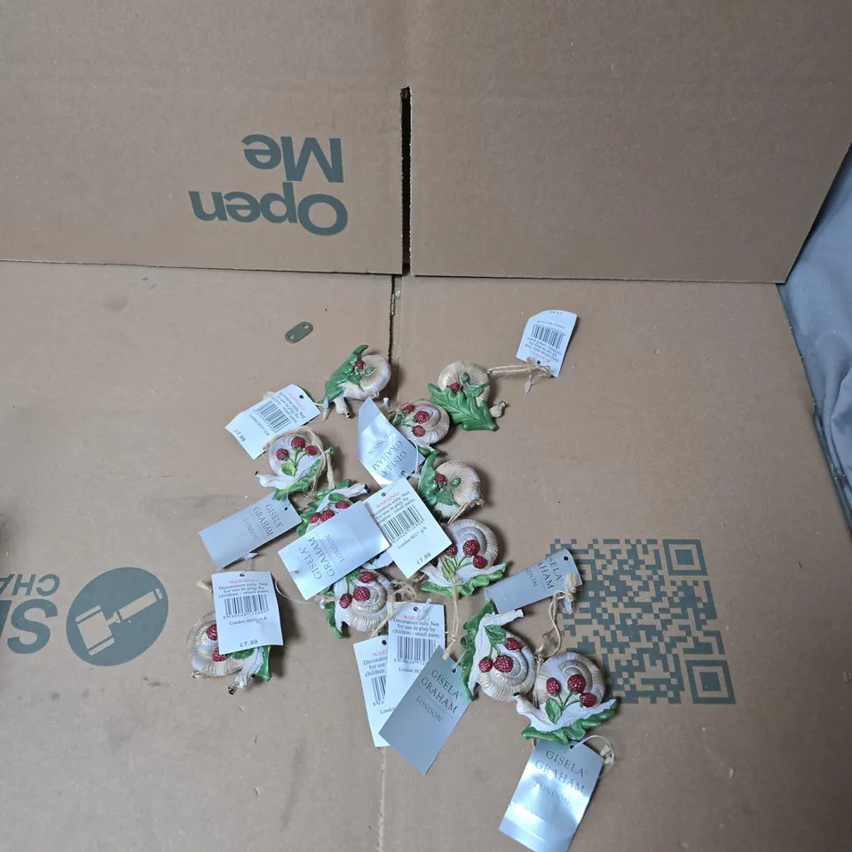 BOX OF GISELA GRAHAM SMALL SNAIL DECORATIONS 