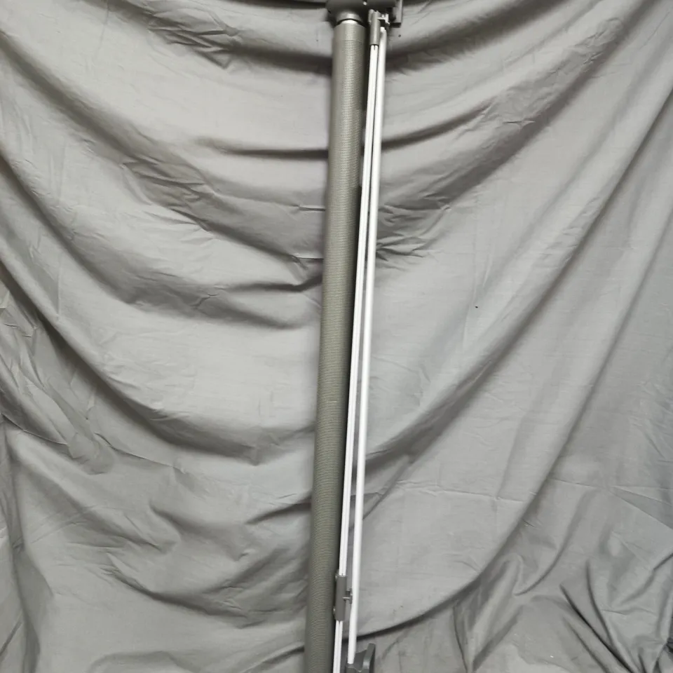 BOXED MOMCOZY RETRACTABLE BABY GATE