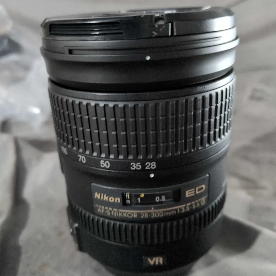 NIKON AF-S NIKKOR 28-300MM F/3.5-5.6G ED VR LENS