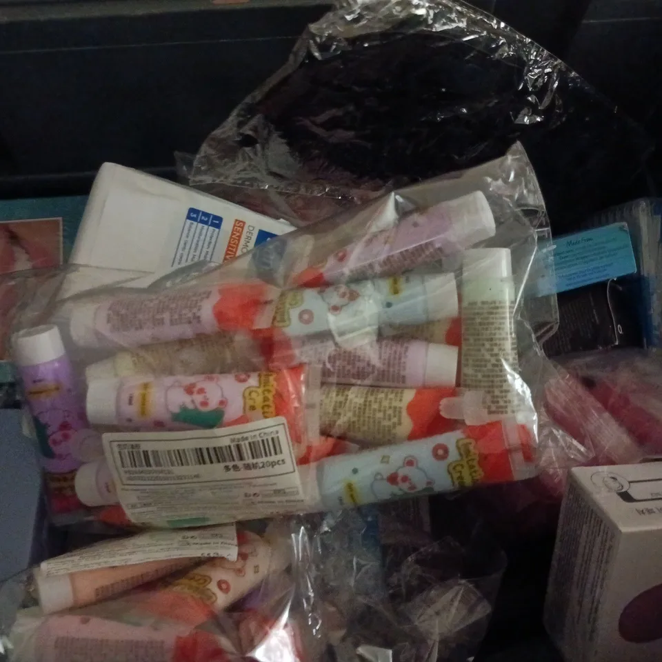 APPROXIMATELY 12 ASSORTED HEALTH & BEAUTY PRODUCTS TO INCLUDE SANEX SOAP, NEUTROGENA HYALURONIC ACID, THE ORDINARY SERUM FOUNDATION, ETC - COLLECTION ONLY