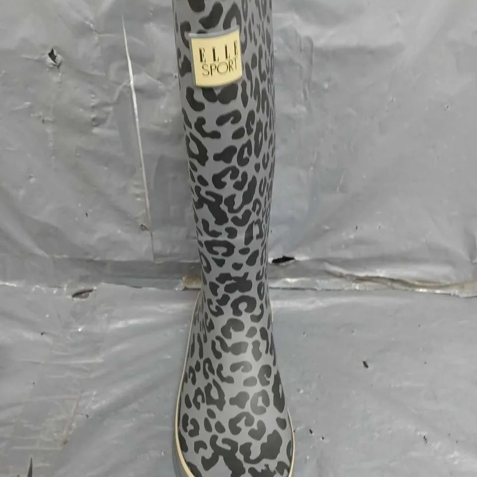 ELLESPORT LEOPARD WELLINGTON BOOTS IN GREY/BLACK - SIZE 5