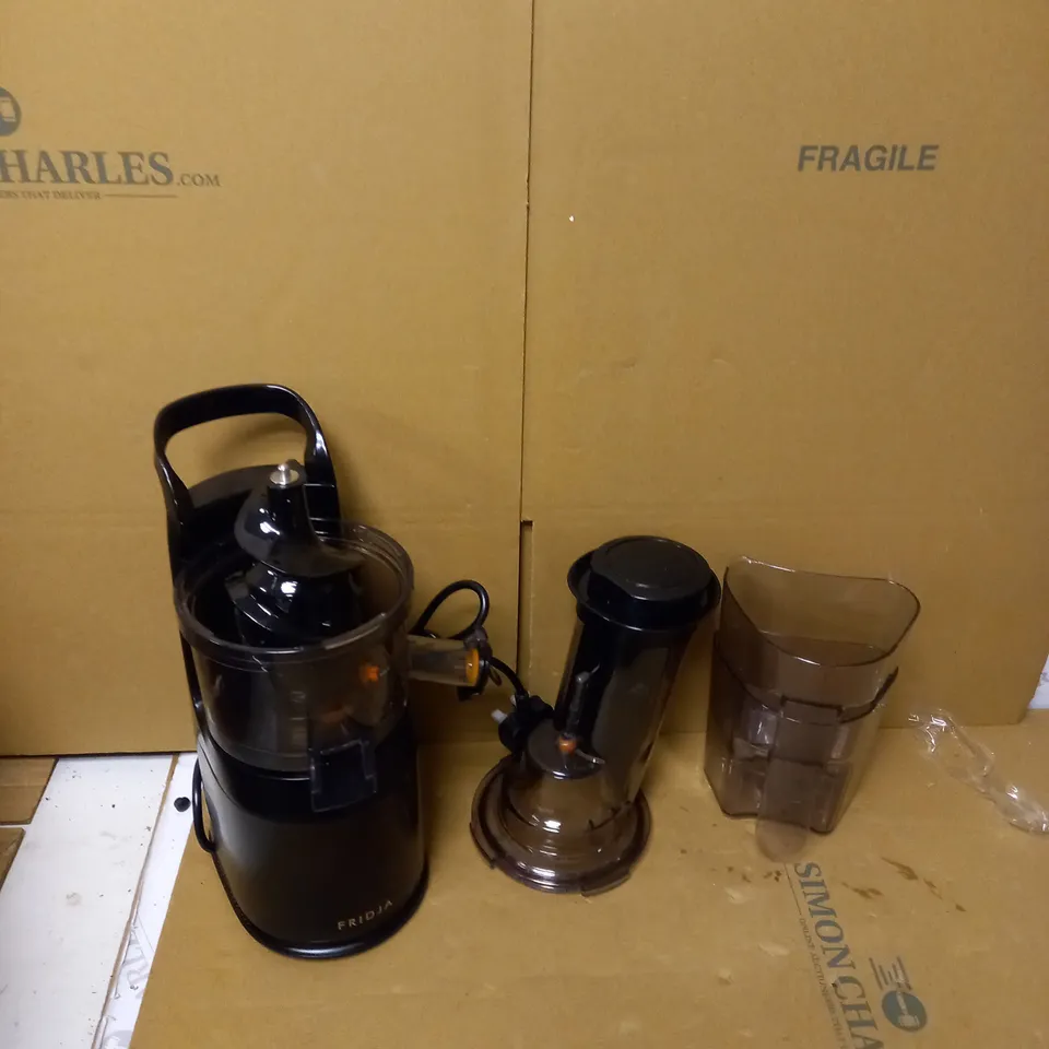 FRIDJA WHOLE FRUIT JUICER 