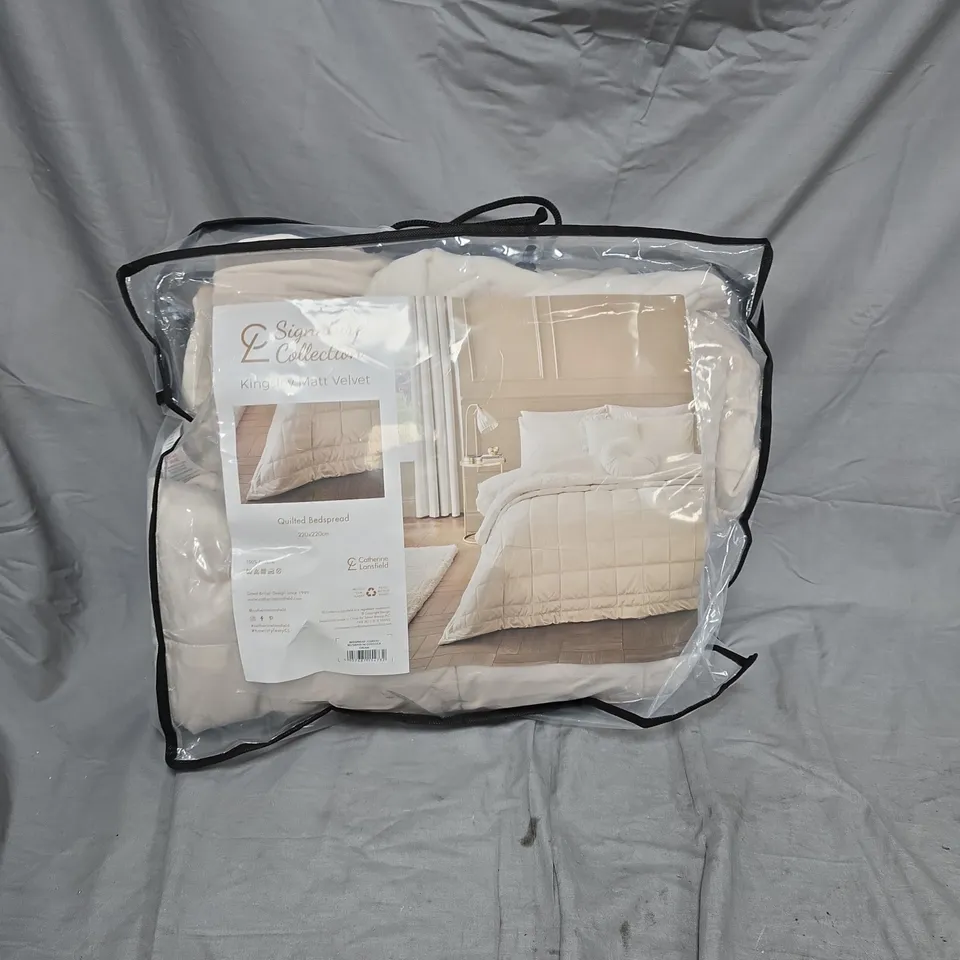 CATHERINE LANSFIELD SIGNATURE COLLECTION KINGSLEY MATT VELVET QUILTED BEDSPREAD 220X220 CM