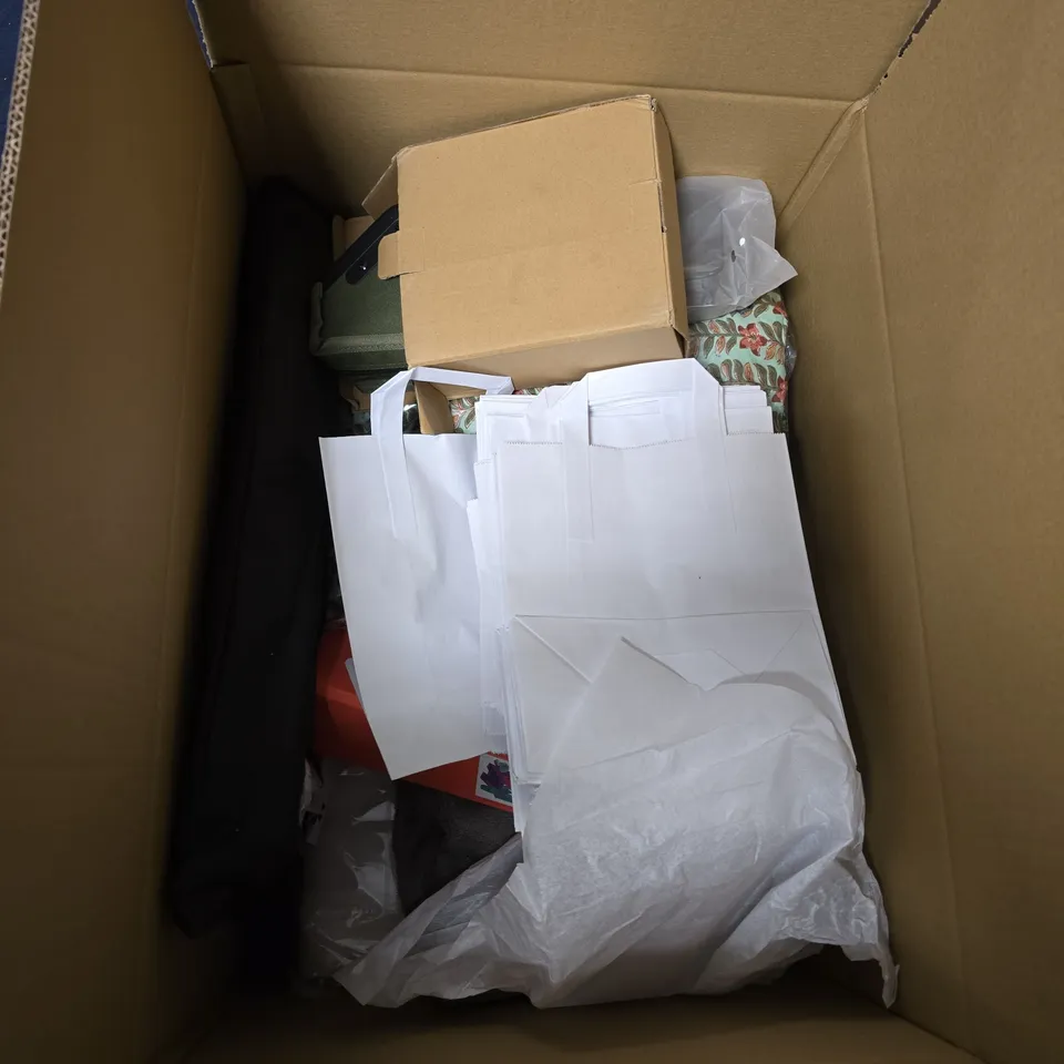 BOX OF APPROXIMATELY 15 ASSORTED HOUSEHOLD ITEMS TO INCLUDE PAPER BAGS, FOLDERS AND DRINKING BOTTLE