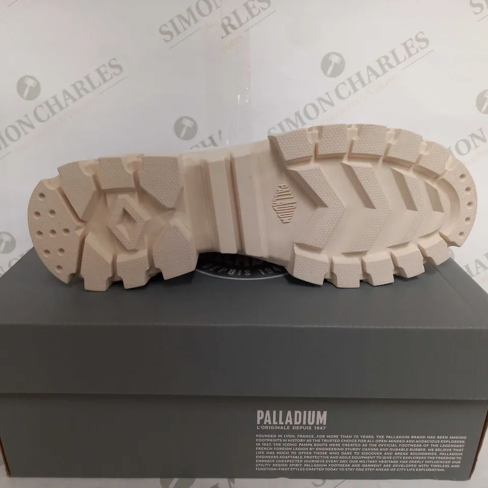 L'ORIGINALE PALLADIUM REVOLT STAR WHITE SHOES - EU 40