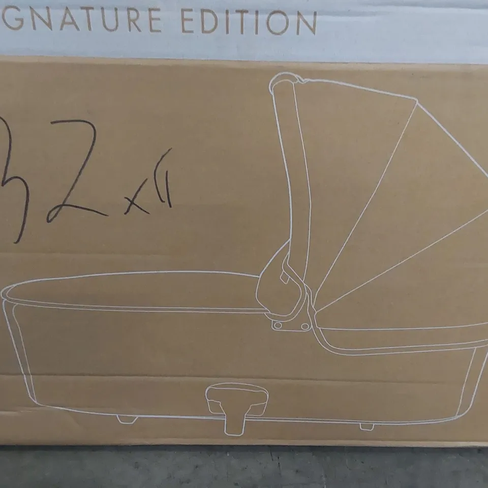 BOXED MAMAS & PAPAS OCARRO CARRY COT 