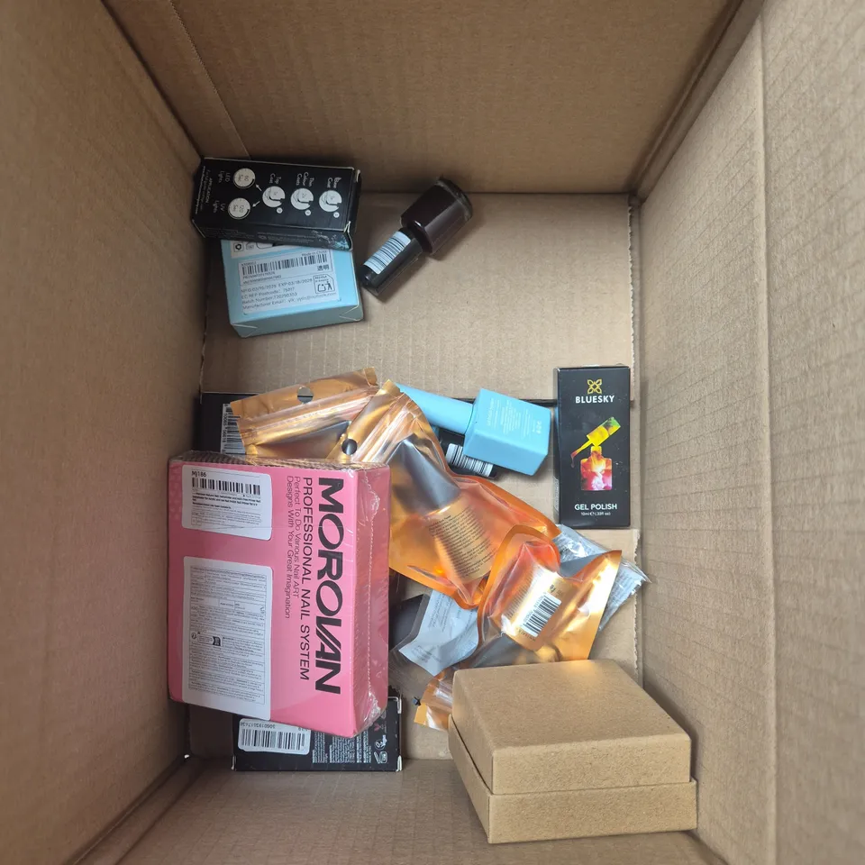 APPROXIMATELY 20 BOTTLES OF NAIL VARNISH TO INCLUDE CND SHELLAC, MYLEE AND BORN PRETTY