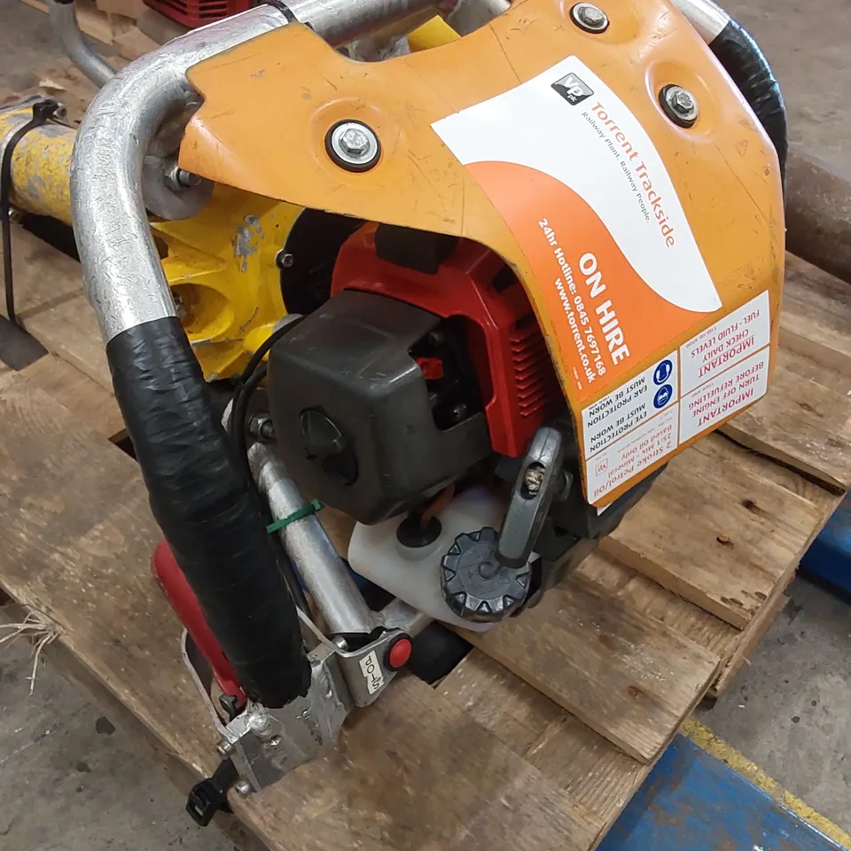 ROBEL 62.05 2 STROKE VERTICAL TAMPER - RAILWAY MAINTENANCE TOOL