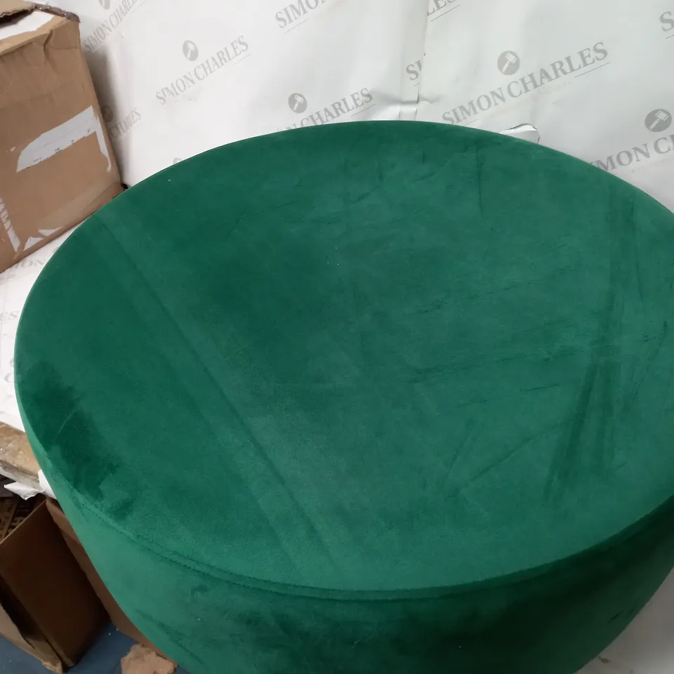 EMERALD ROUND SEAT WITH 4 BLACK AND LEGS