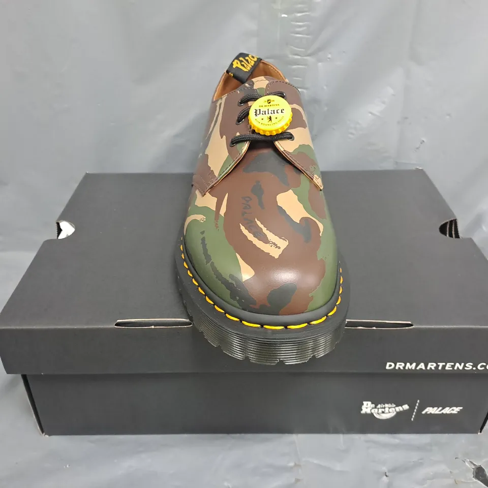BOXED PAIR OF DR MARTENS 1461 PALACE SHOES IN WOODLAND CAMO PRINT SIZE UK 9.5