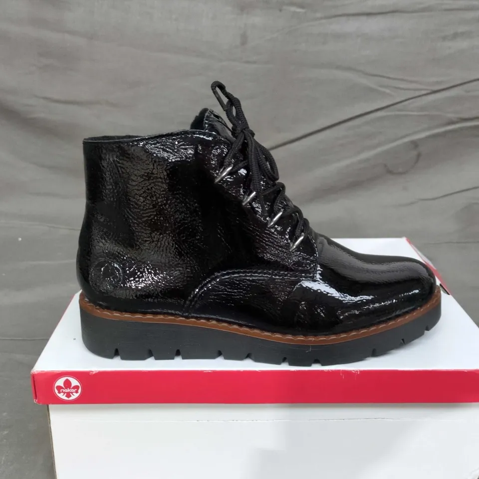 RIEKER BLACK PATENT LEATHER WEDGE BOOT – ANKLE BOOT - SIZE 37