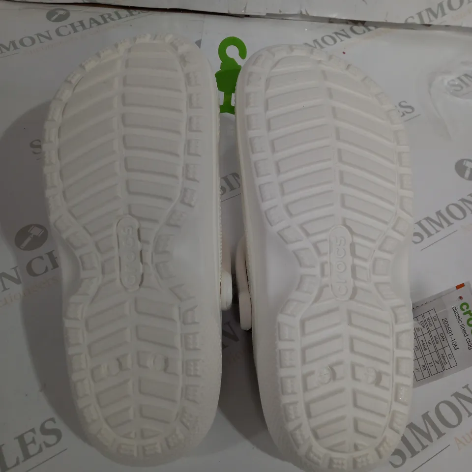 PAIR OF WHITE CROCS SIZE M6 W8