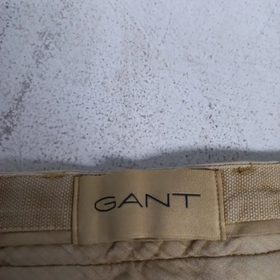 GANT REGULAR FIT CHINO SHORTS – BEIGE, UK 36 (W36)
