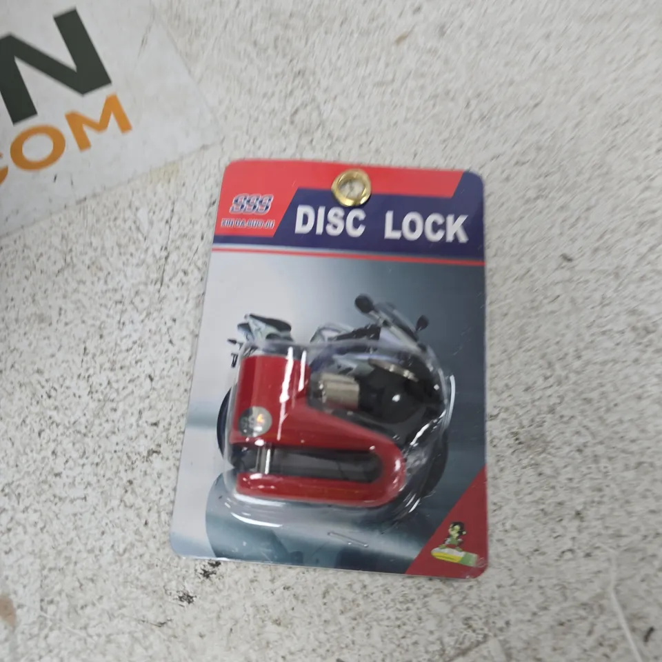 TOTE OF APPROXIMATELY 15 ASSORTED ITEMS TO INCLUDE: DISC LOCK