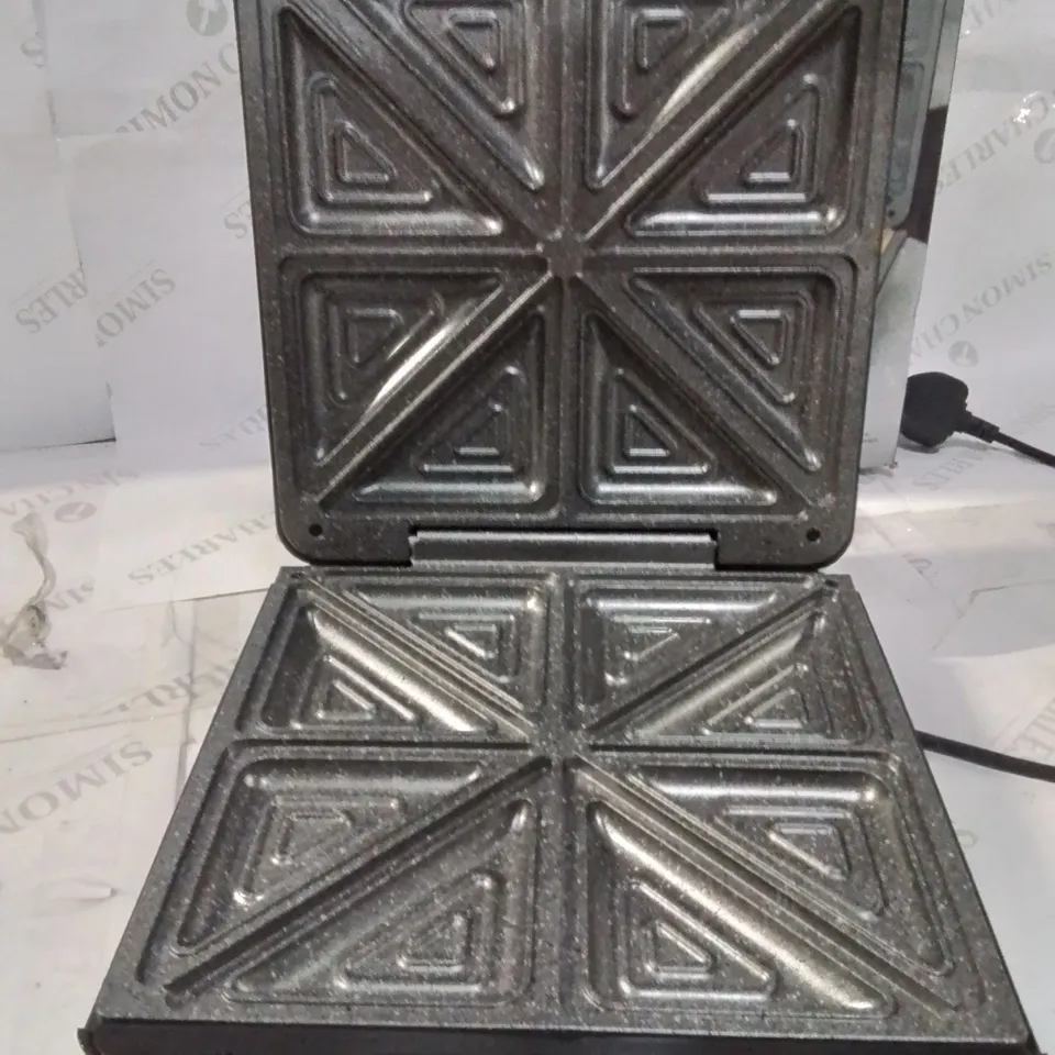 BOXED TOWER 4 SLICE FAMILY TOASTIES MAKER