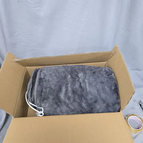 COZEE HOME FAMILY SIZED FAUX FUR & VELVETSOFT HEATED THROW