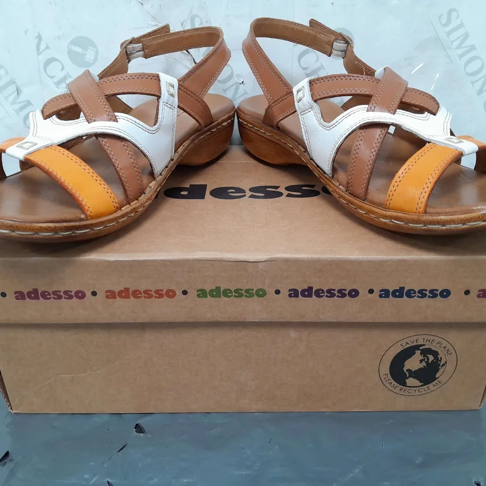 BOXED PAIR OF ADESSO TAYLOR STRAPPY SANDALS IN TAN SIZE 5