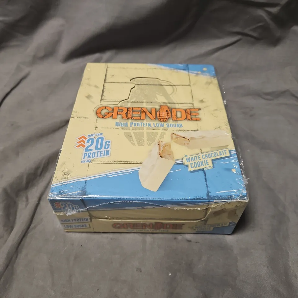 GRENADE HIGH PROTEIN LOW SUGAR SNACK BARS – 12 X 60G (WHITE CHOCOLATE COOKIE FLAVOUR)