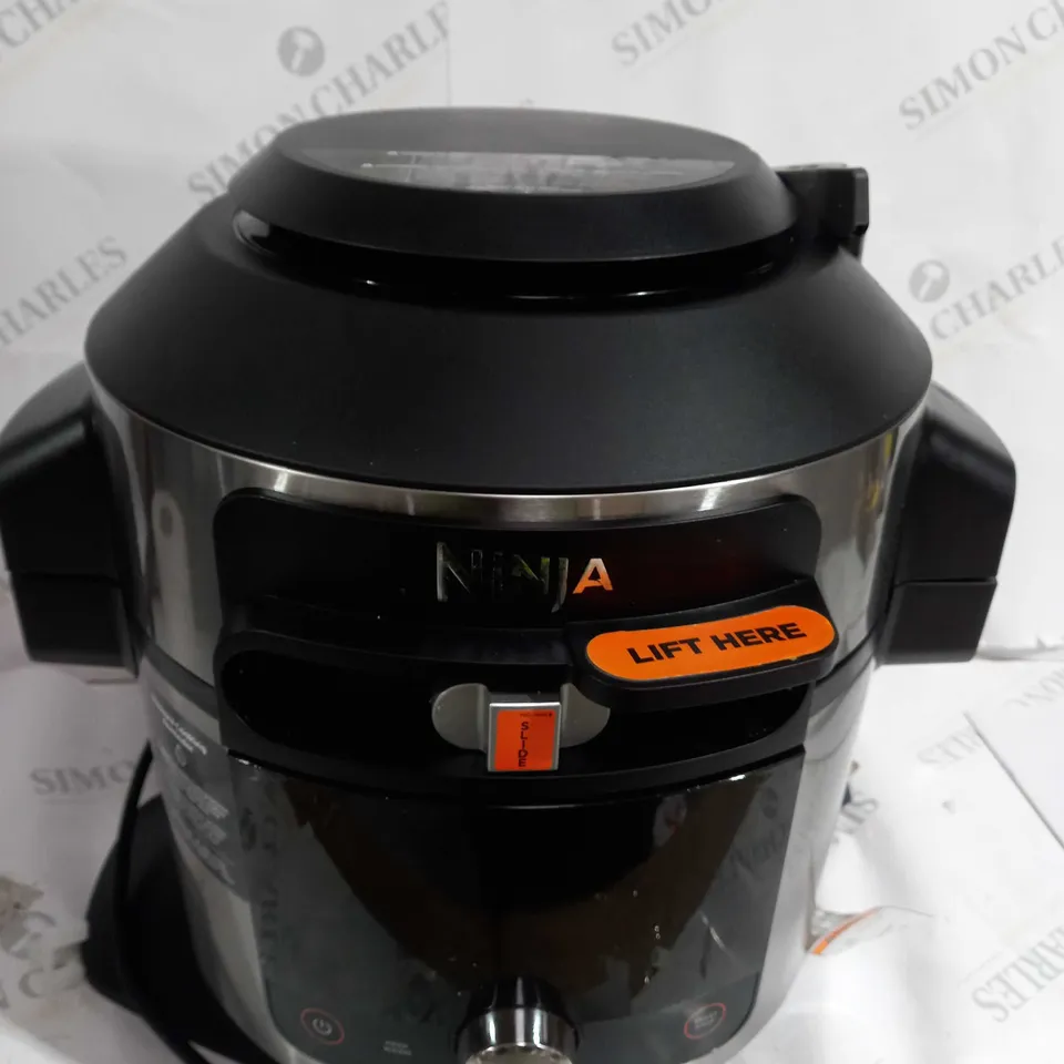 BOXED NINJA FOODI MAX SMARTLID 7.5L MULTI COOKER & AIR FRYER