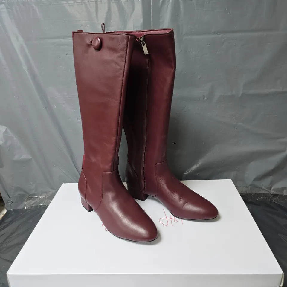 BEN DE LISI KNEE HIGH BOOTS - RED - SIZE 7