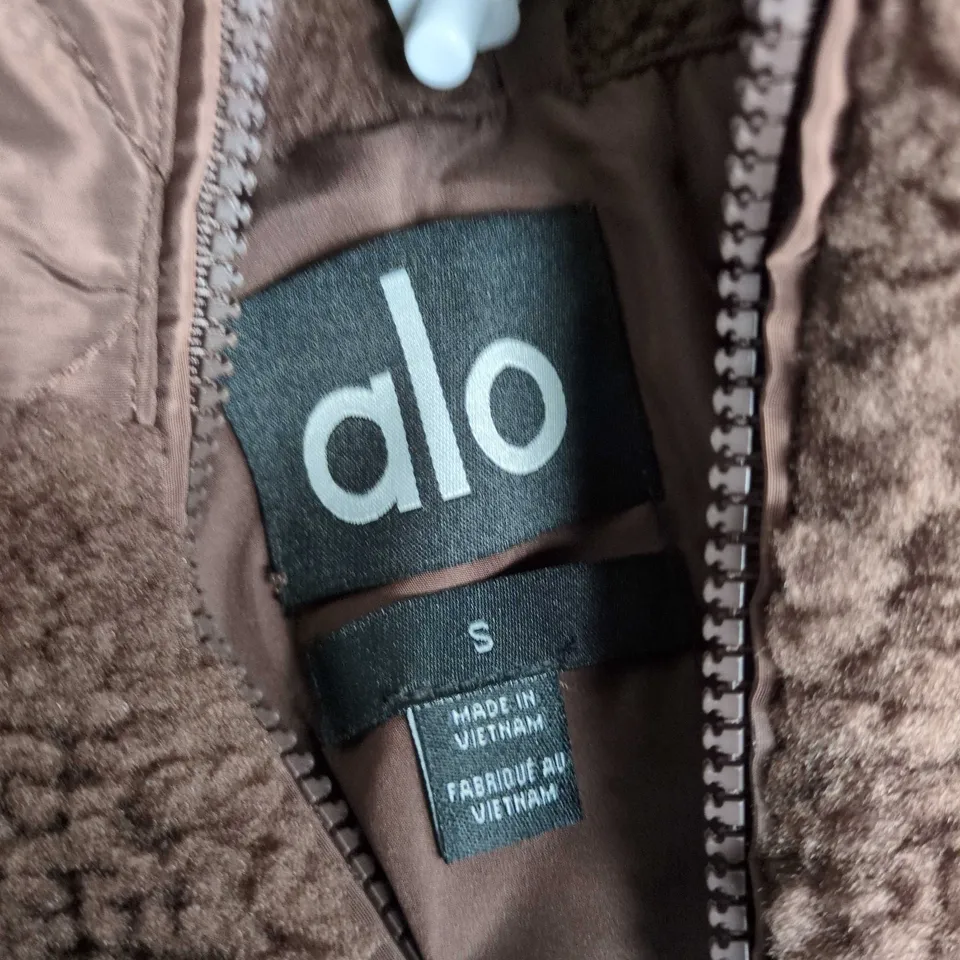 ALO YOGA BROWN SHERPA ZIP JACKET, CROPPED WITH QUILTED FRONT POCKETS, SIZE S