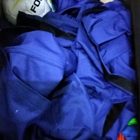 BOX OF APPROX 5 ASSORTED ITEMS TO INCLUDE - ORANGE CONES - FORZA FOOTBALL - PINK BIBS ECT