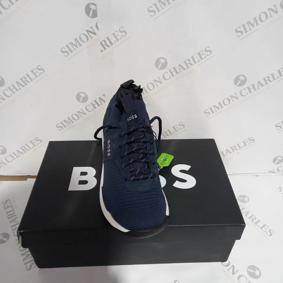BOXED PAIR OF BOSS TITANIUM KNIT DARK BLUE SIZE 9