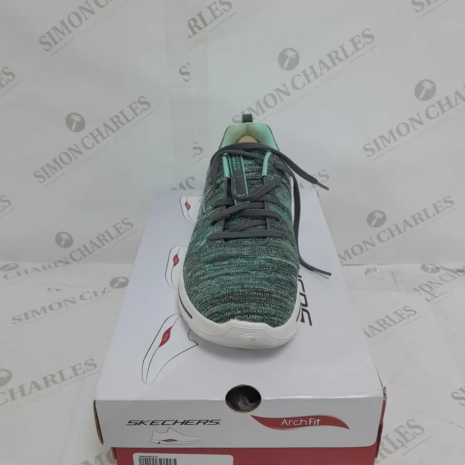 BOXED PAIR OF SKECHERS GO WALK ARCH FIT TRAINER IN CYAN TEXTILE SIZE 6