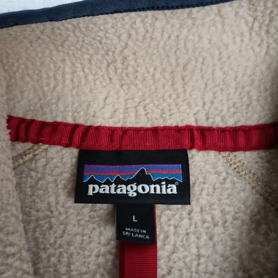 PATAGONIA FLEECE JACKET – BEIGE, SIZE L