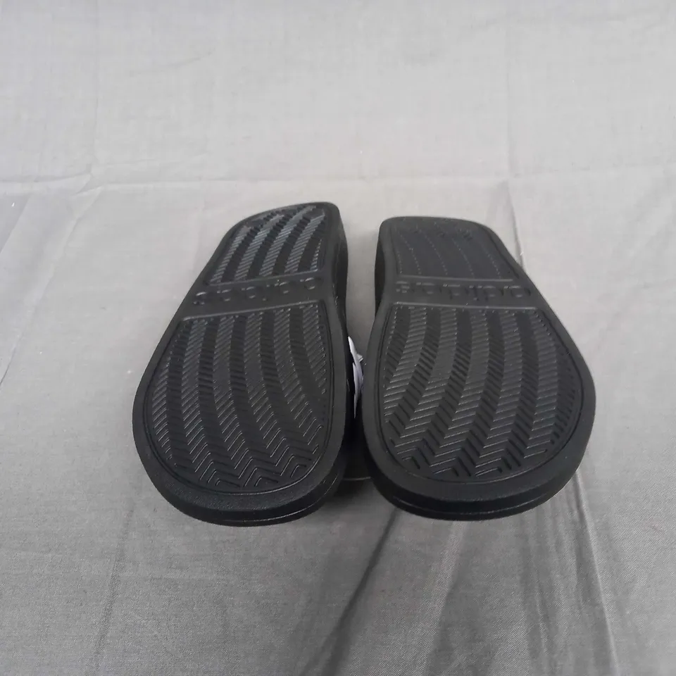 UNBOXED PAIR OF ADIDAS ADILETTE SHOWER SLIDES UK 6