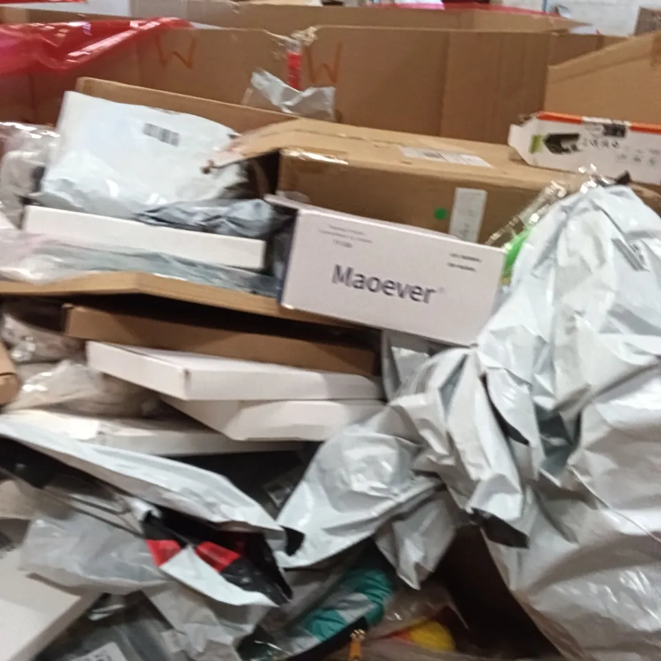 PALLET CONTAINING A LARGE QUANTITY OF ITEMS TO INCLUDE - DOOR PEG, SCREEN PROTECTOR, NASAL BOTTLE ETC
