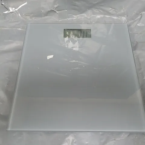 UNBRANDED TEMPERED GLASS DIGITAL BATHROOM SCALES IN GREY - COLLECTION ONLY