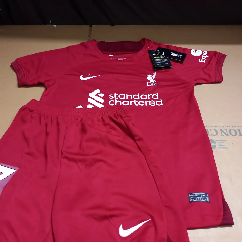 LIVERPOOL F.C. JUNIOUR FOOTBALL KIT - 24