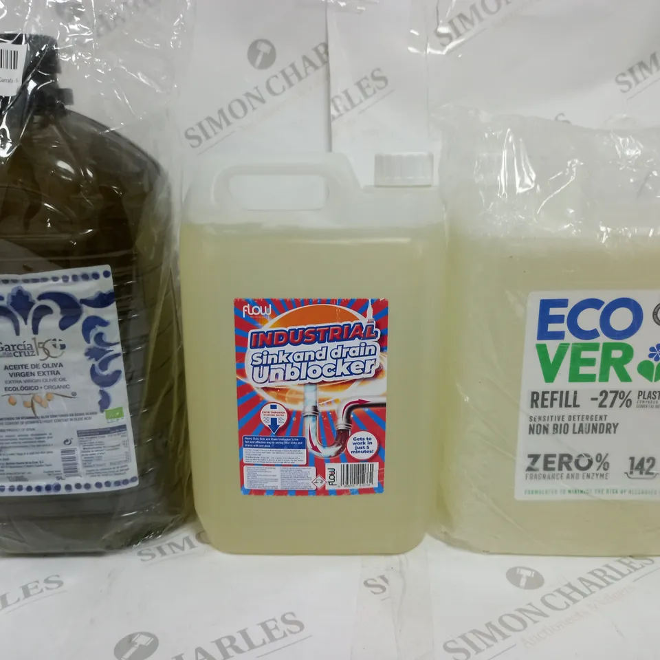 BOX OF APPROX 3 ASSORTED LIQUIDS TO INCLUDE - ECO VER BIO LAUNDRY - SINK AND DRAIN UNBLOCKER - EXTRA VIRGIN OLIVE OIL 