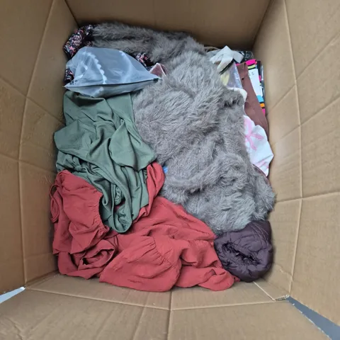 A BOX OF APROXIMATELY 25 MIX CLOTHING