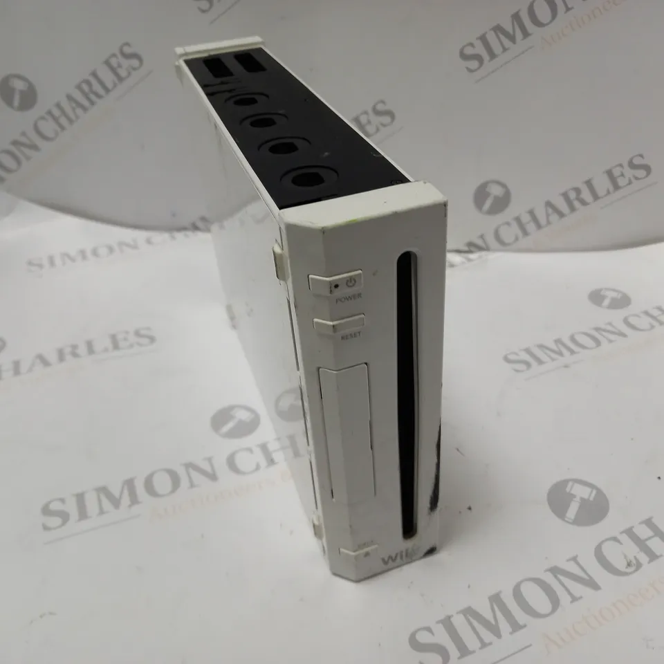 NINTENDO WII GAMES CONSOLE IN WHITE