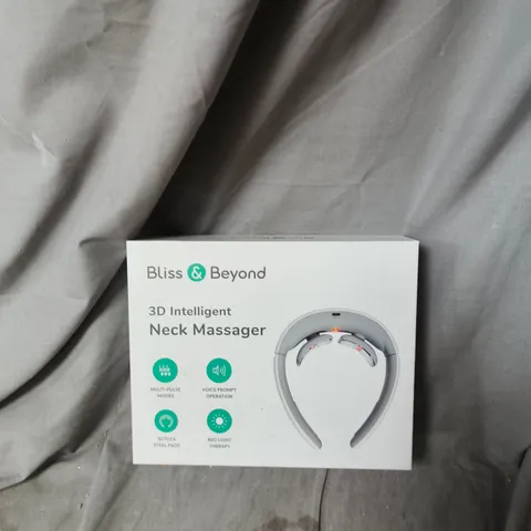 BOX OF APPROXIMATELY 15 ASSORTED ITEMS TO INCLUDE: NECK MASSAGE DEVICE  AND BLACK HANDBAG