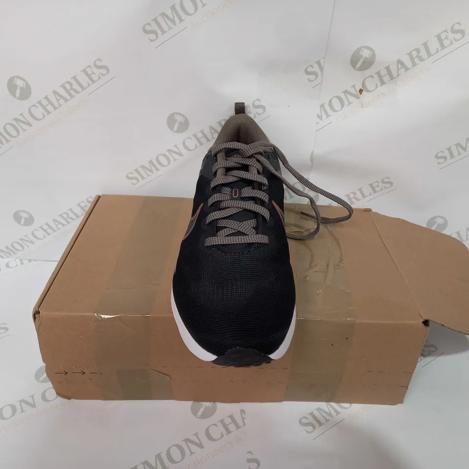 NIKE RUNNING DOWN SHIFTER 12 - UK 6.5