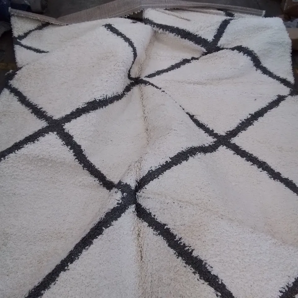 KALMAR CONTEMPORARY CREAM RUG // SIZE: 300 X 400CM